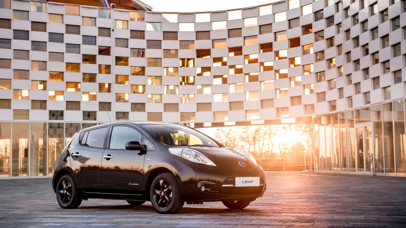 Nissan LEAF_Black_Edition_800