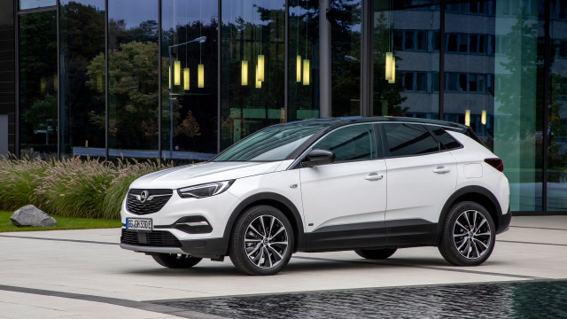 Opel-Grandland-X-PHEV-640