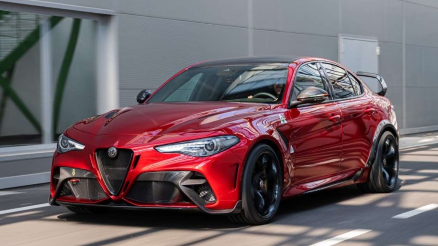 Alfa-Romeo-Giulia-Quadrifoglio-900