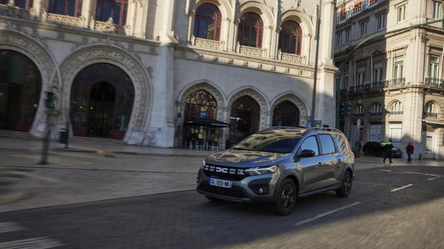 Dacia-Jogger-Hybrid-abertura-Rossio-900